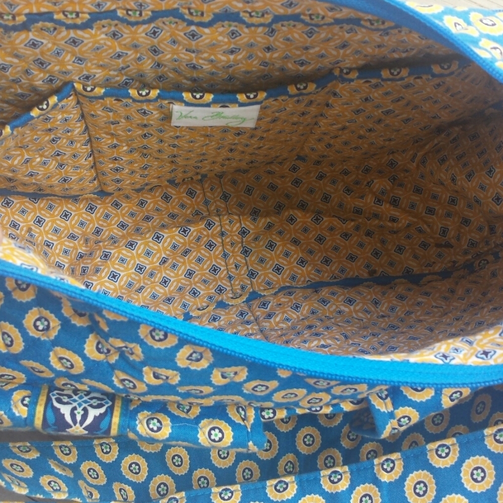 Vera Bradley tote bag. - Picture 4 of 5